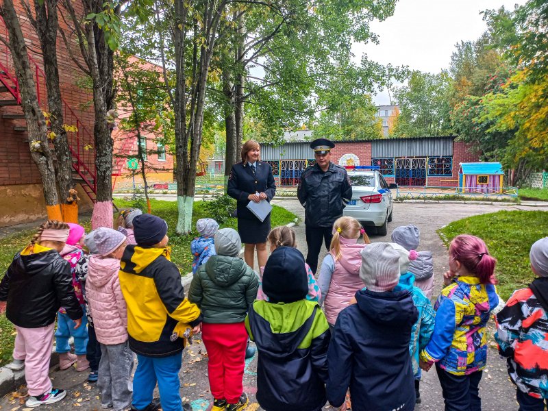 Сотрудники Госавтоинспекции города Ковдора посетили воспитанников дошкольных учреждений города