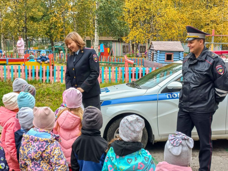 Сотрудники Госавтоинспекции города Ковдора посетили воспитанников дошкольных учреждений города